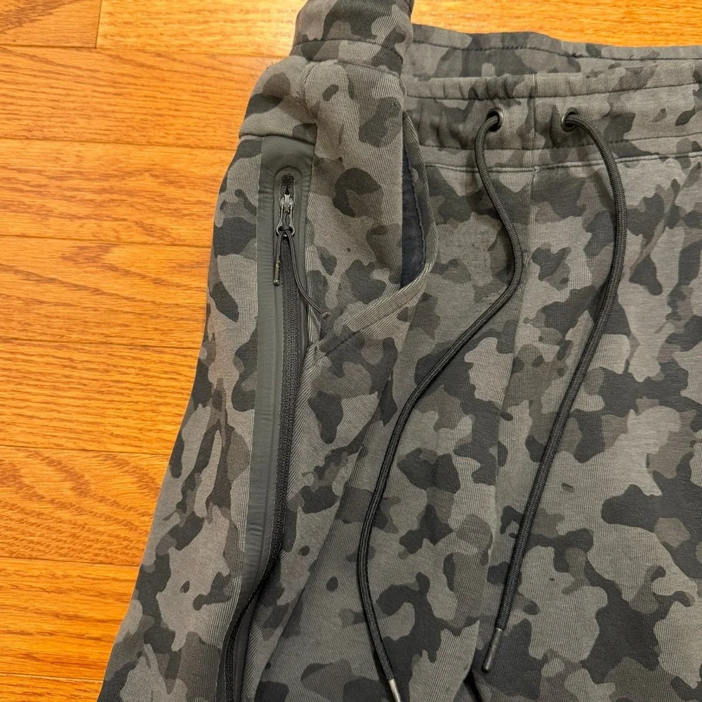 Nike Sportswear Tech Fleece Jogger Pants Mens 2XL Gray Camo Camo 28